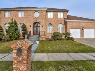 385 Vineland Ave, Staten Island, NY 10312