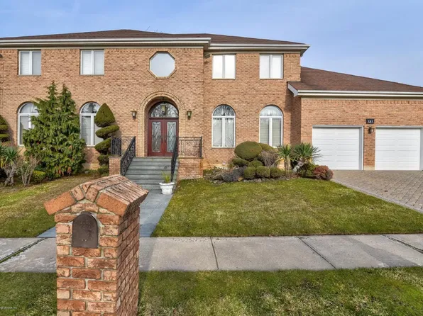 385 Vineland Ave, Staten Island, NY 10312