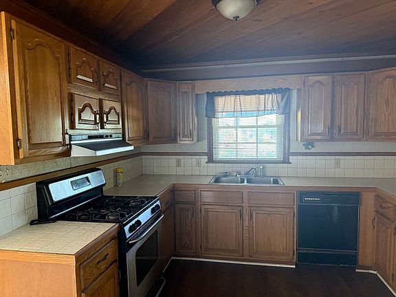 3rd image of 6111 W Friendly Ave
