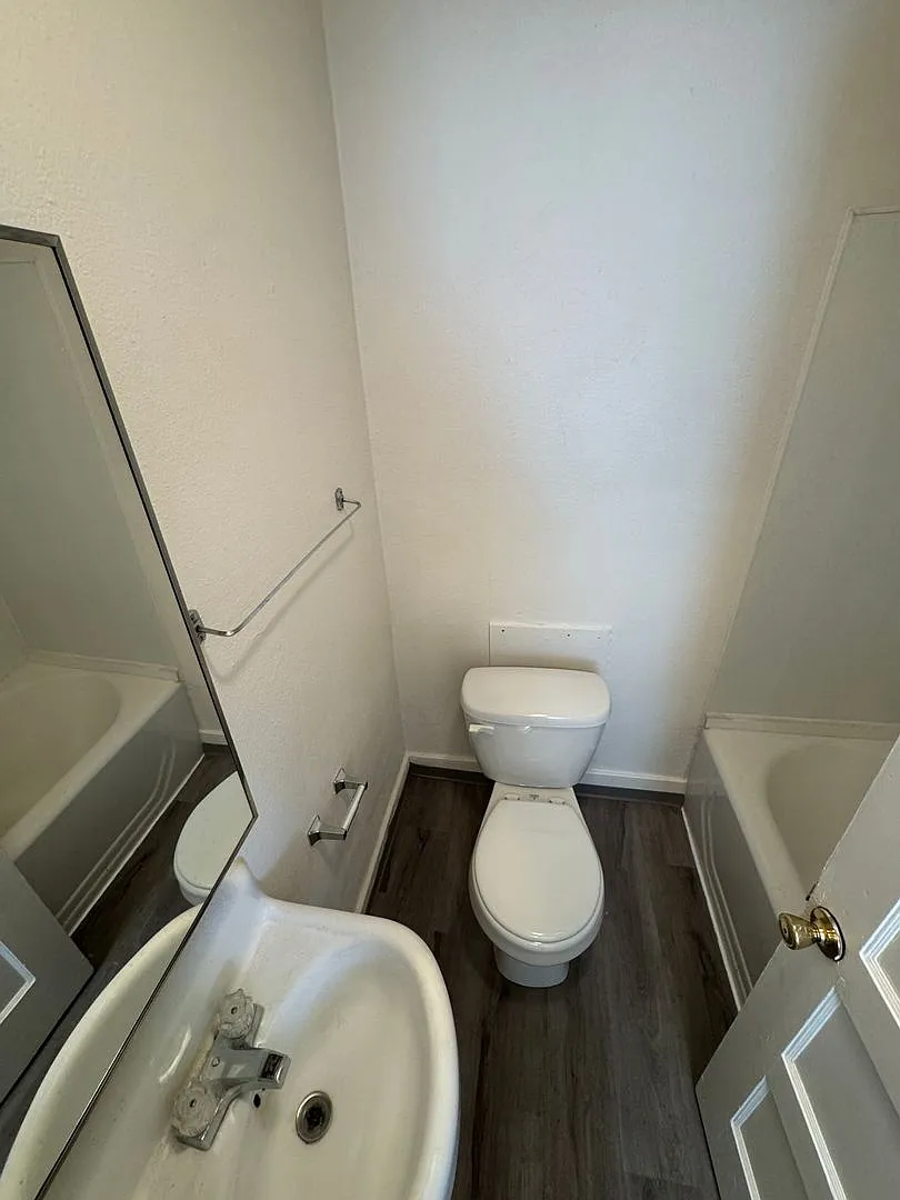 1303 S 10th Avenue - Yakima WA — Photo 4