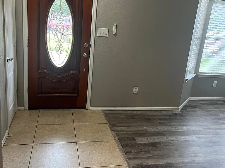 4405 Carriage Lane Cir — Photo 2