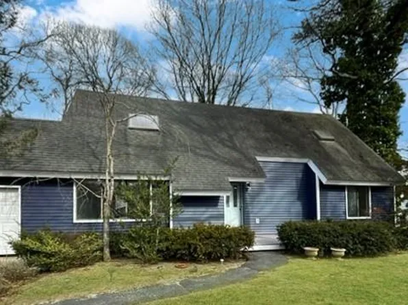 202 Trout Brook Lane, Riverhead, NY 11901