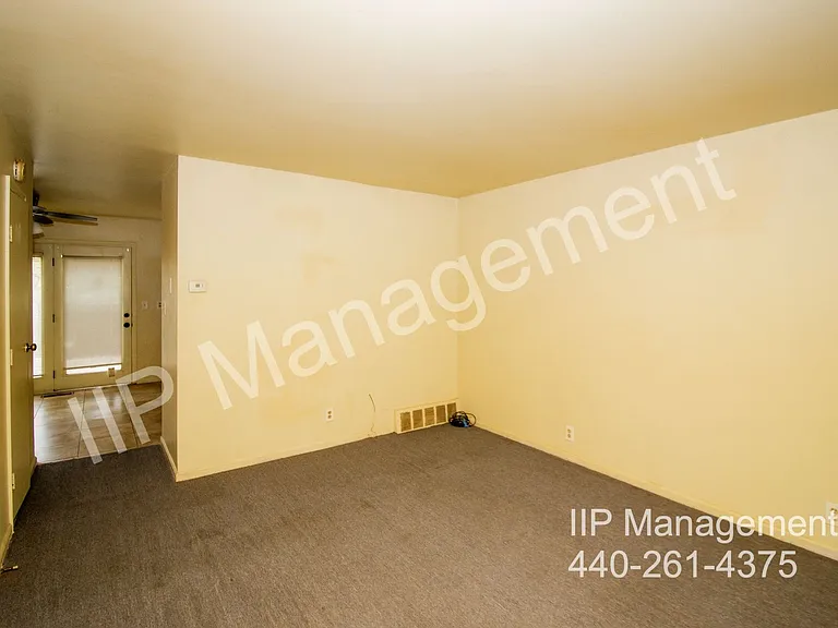 11 Trenton Sq #T-28 — Photo 5