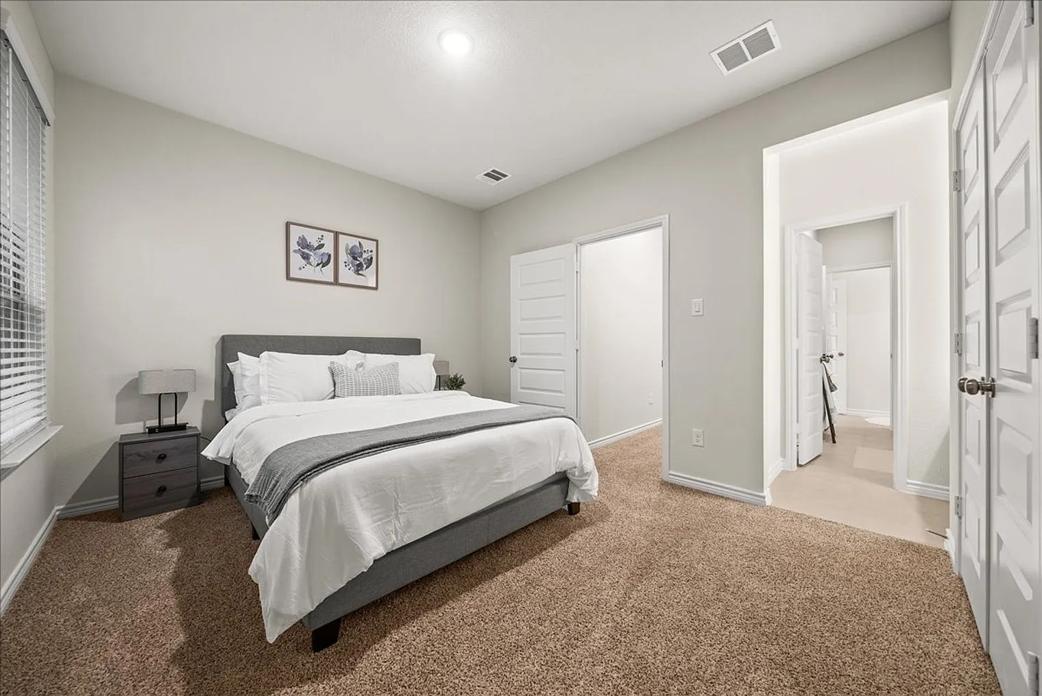 4 bed, 2.5 bath, $6,478 — Photo 3