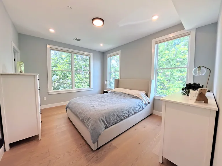 113 Beacon St — Photo 8
