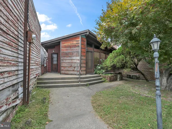 124 S 3rd St, Minersville, PA 17954