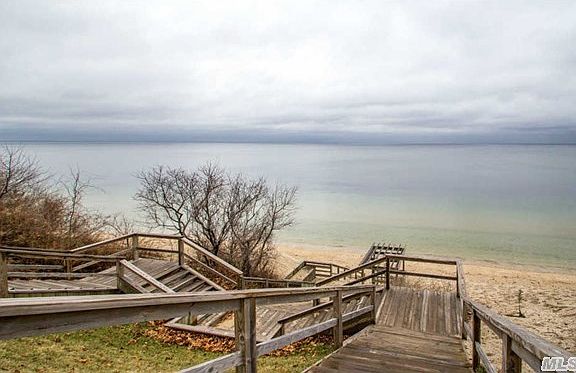 3rd image of 10 Soundview Dr