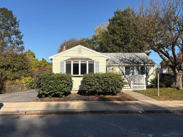 17 Hautevale St, Roslindale, MA 02131
