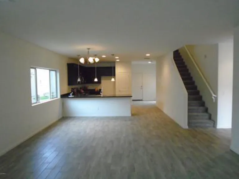1824 W Pollack St — Photo 3