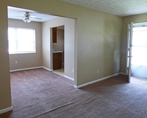 5th image of 1856 Chatsworth Dr #A
