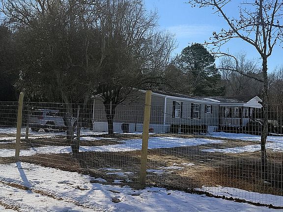 2nd image of 822 Parkers Rd