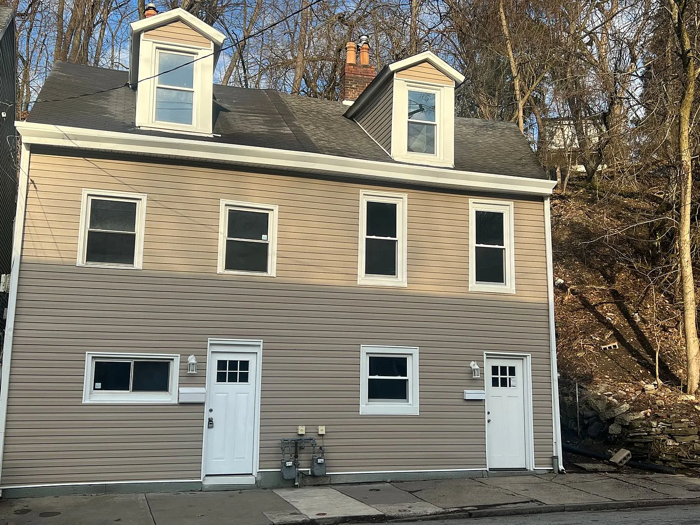2 Bedroom 1 Bathroom Townhome (Brighton Heights) — Photo 1