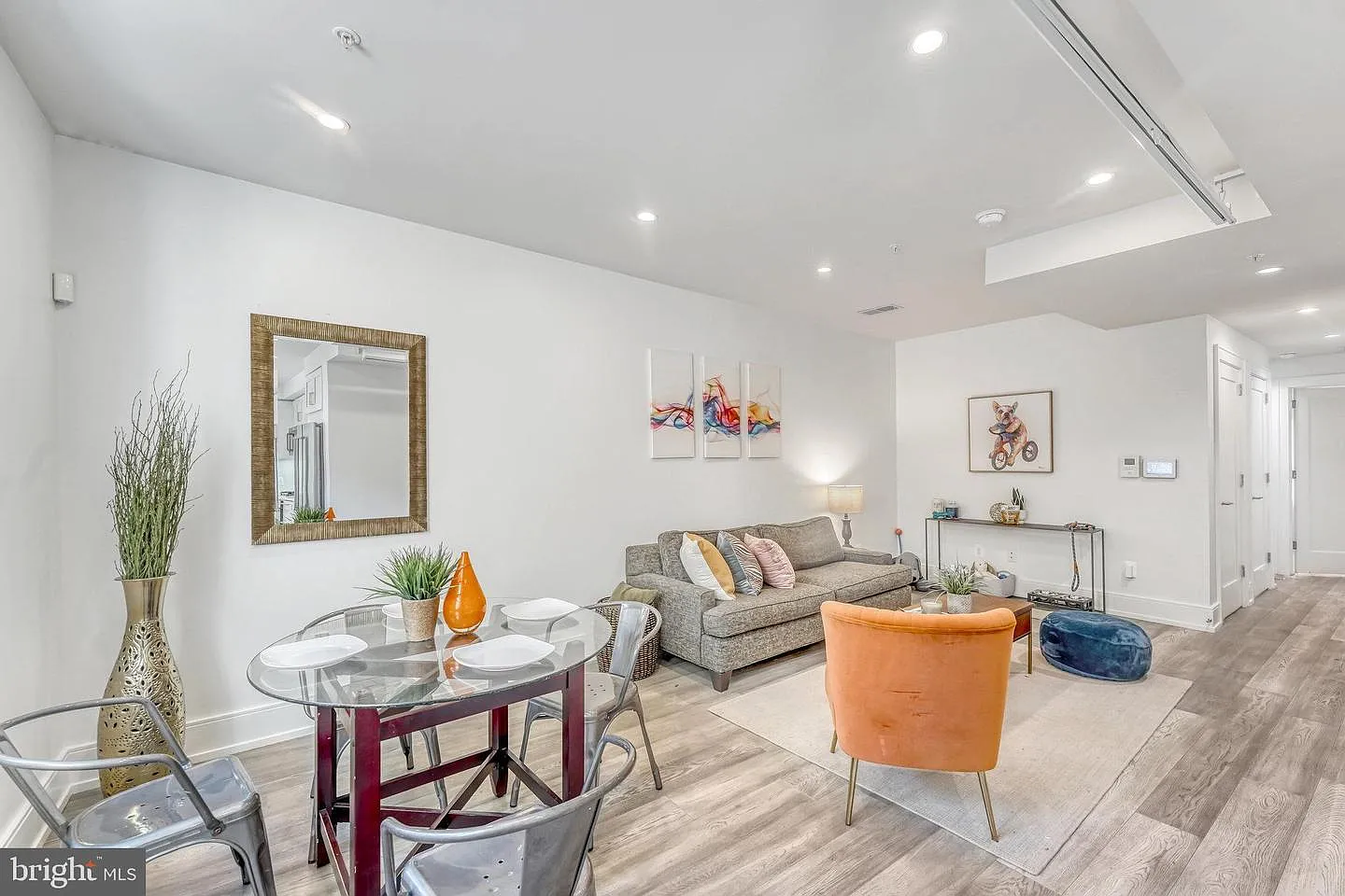 2 bed, 853 sqft, $3,200 — Photo 2