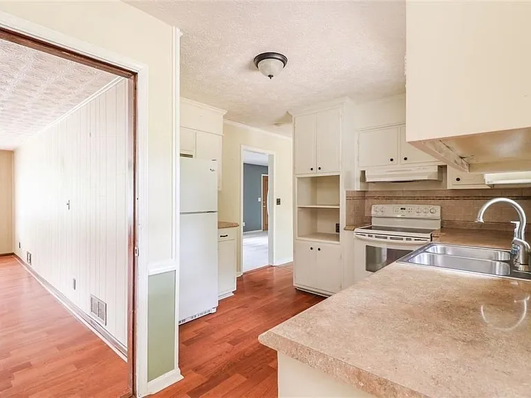 1291 Stephens St — Photo 16