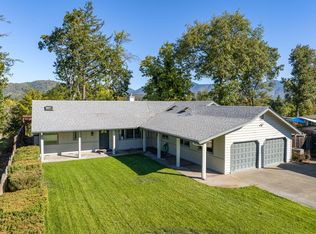1320 Redwood Cir, Grants Pass, OR 97527
