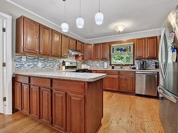5th image of 47 Harris Dr