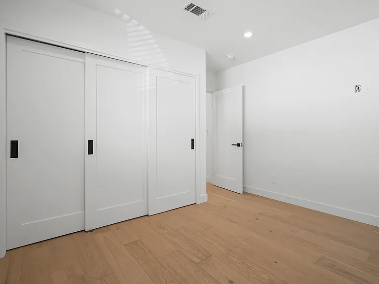 1707 S Vineyard Ave — Photo 10