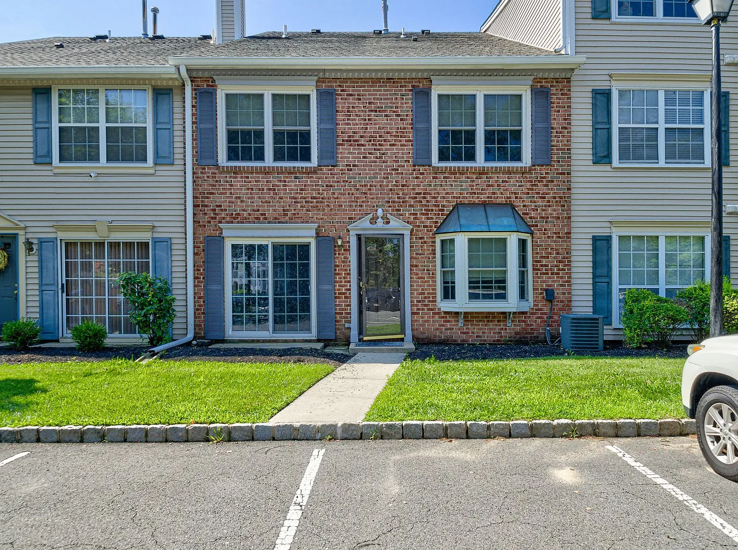 96 Versailles Ct — Photo 1
