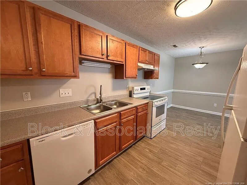 2 bed, 2.0 bath, 1050 sqft, $1,095 — Photo 4