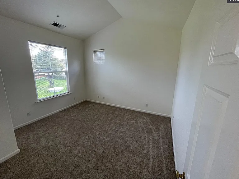 2114 Jennifer Ct — Photo 4