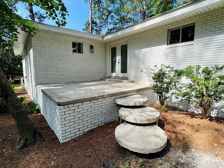 702 E Pinetree Blvd — Photo 9