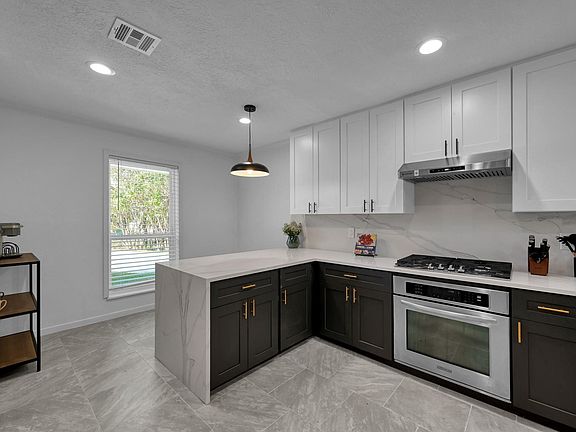 5th image of 28926 Twisted Oak Dr