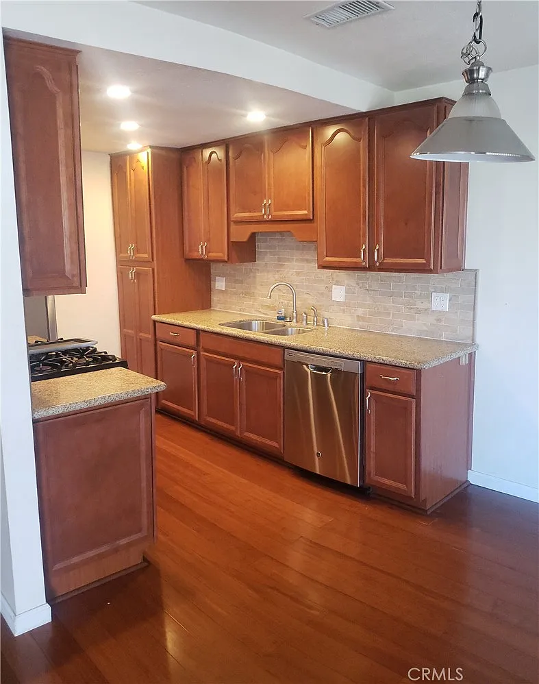 3 bed, 1097 sqft, $2,850 — Photo 4