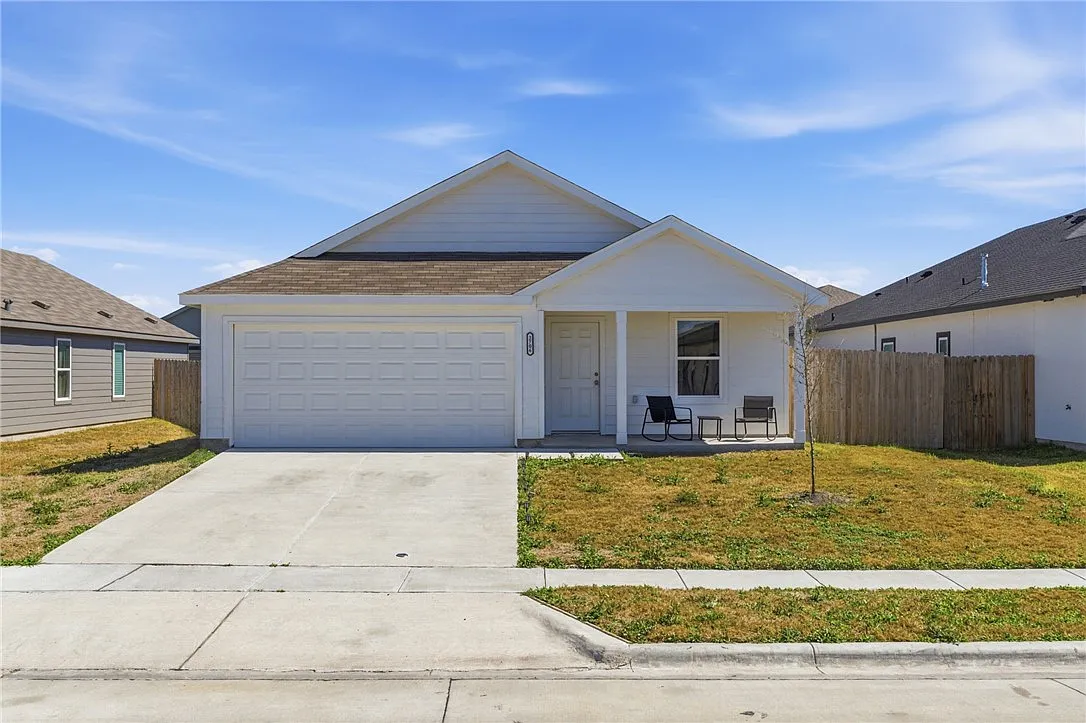 3 bed, 1252 sqft, $2,100 — Photo 1