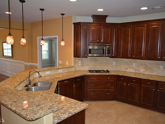 5th image of 122 Crown Ct