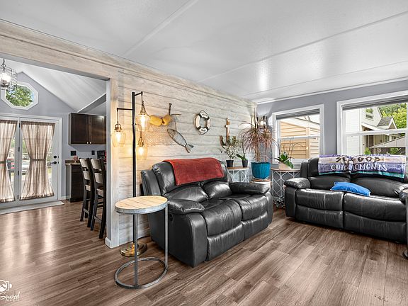 4th image of 165 Fossil Cove Ln