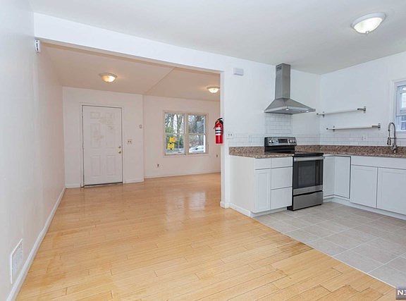 4th image of 92 Heights Ave #94