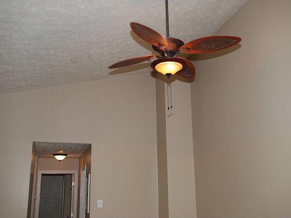 Main living space w/ fan