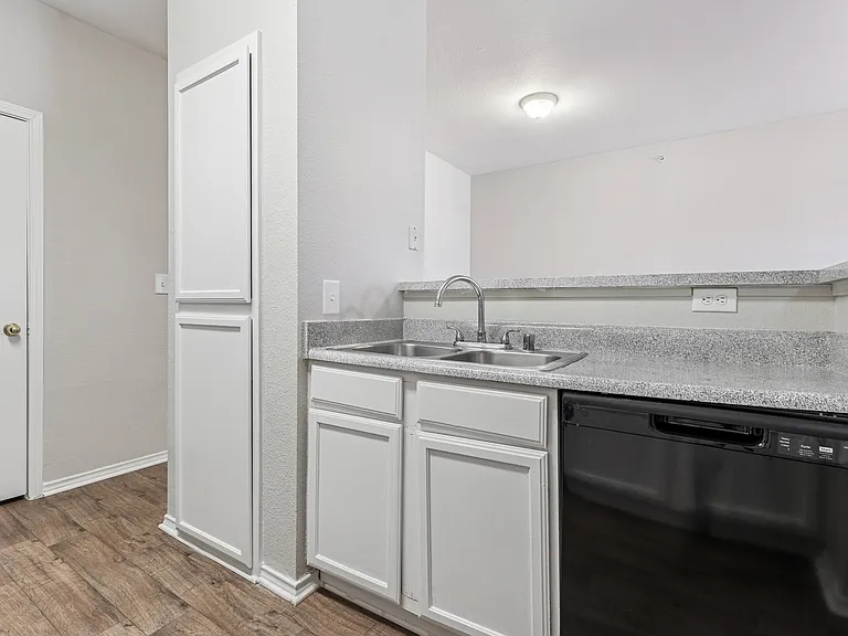 Pecan Creek on McKinney Apartments — Photo 5