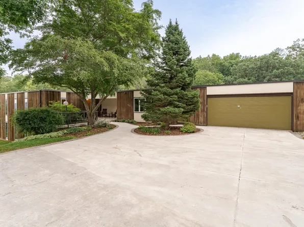 2040 Merrihills Dr SW, Rochester, MN 55902