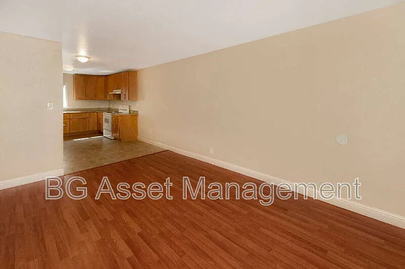 2 bed, 1.0 bath, 800 sqft, $2,375 — Photo 2