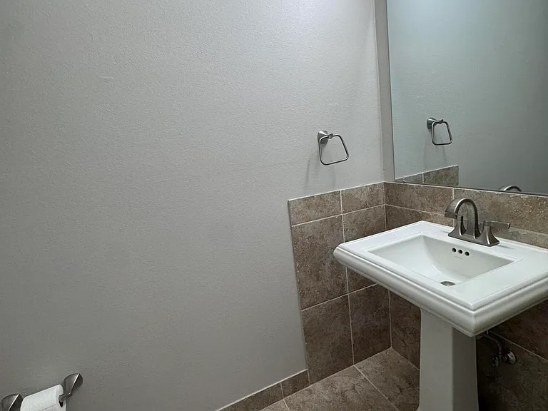2703 Bay Club Dr — Photo 13