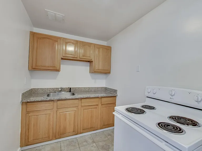461 24th St #2 — Photo 7