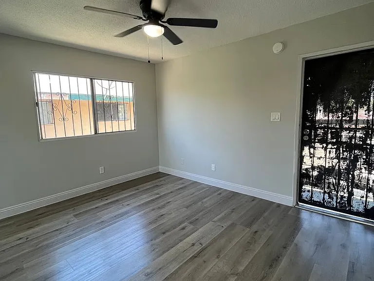 7830 S Western Ave — Photo 14
