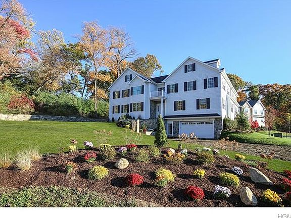3rd image of 12 Manor Ln