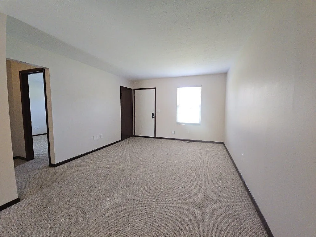 8304-8310 Woodgrove Dr 8308 — Photo 4