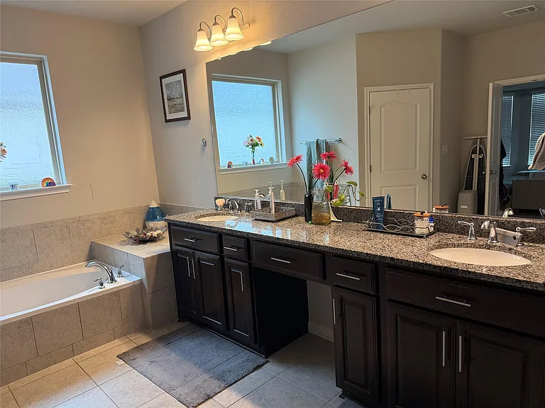 2917 Coral Valley Dr — Photo 7