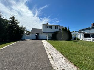 (Undisclosed Address), Westbury, NY 11590