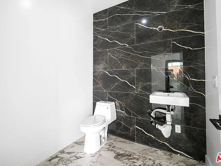 1016 N Martel Ave #Townhouse 108 — Photo 24