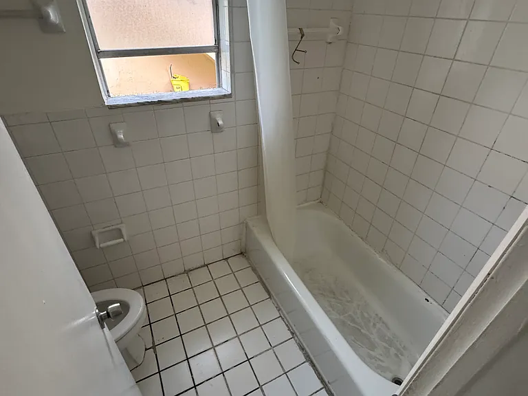 975 SW 2nd St #1 — Photo 6