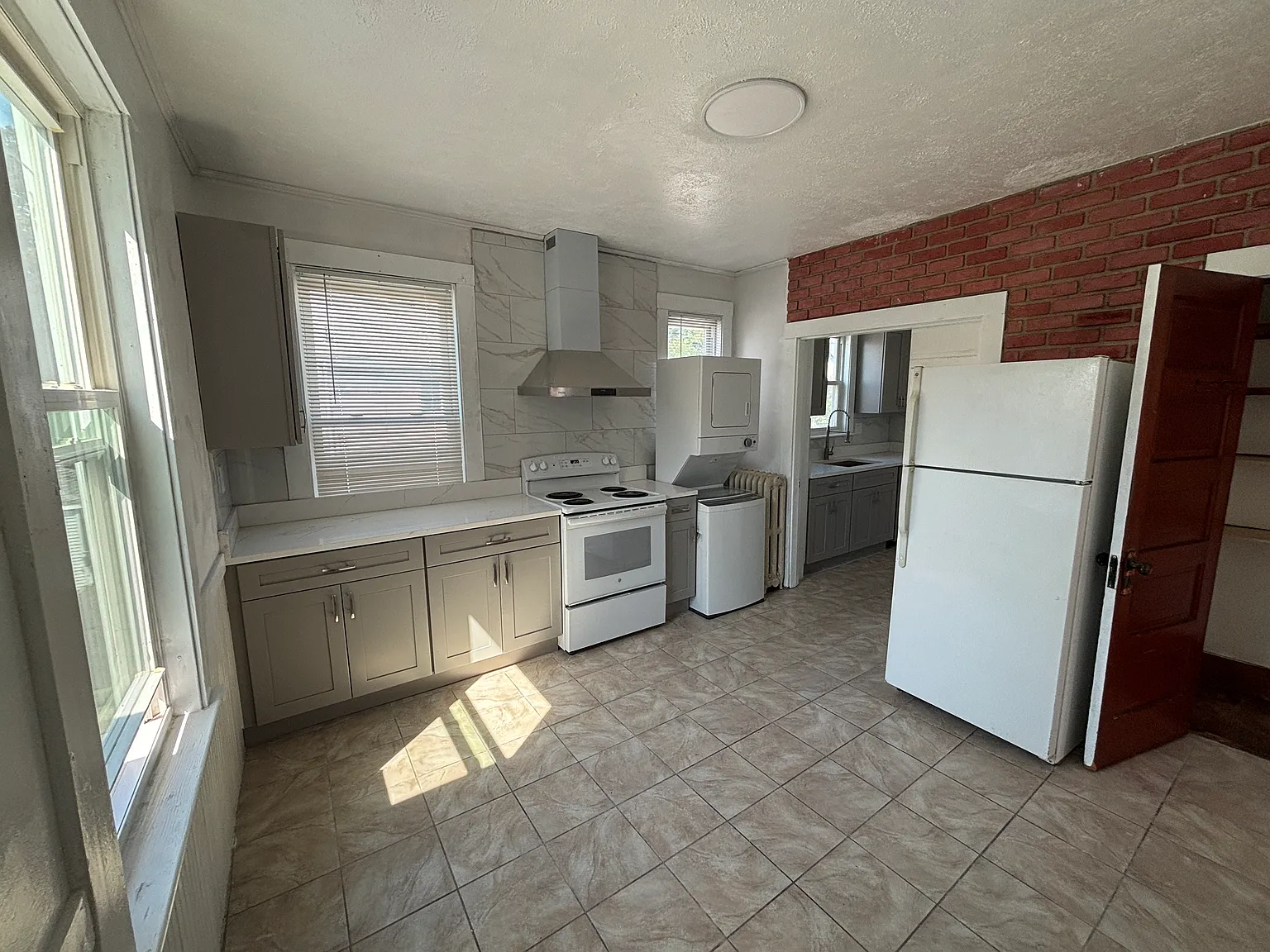 2 bed, 1300 sqft, $2,550 — Photo 1