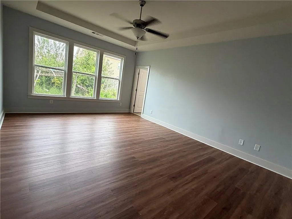 3 bed, 2.5 bath, 2498 sqft, $3,000 — Photo 3