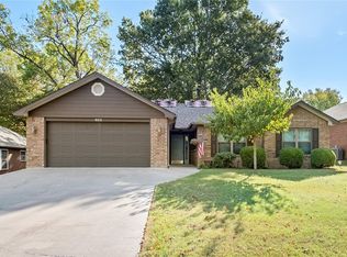903 Willow Ct, Siloam Springs, AR 72761
