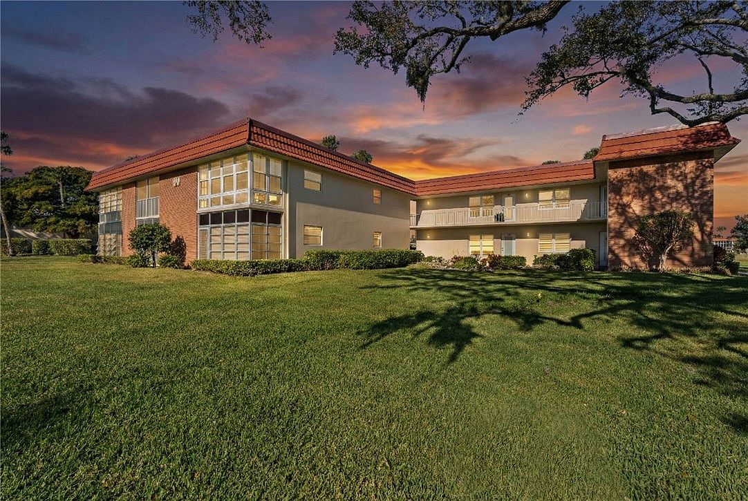 60 Woodland Dr APT 202