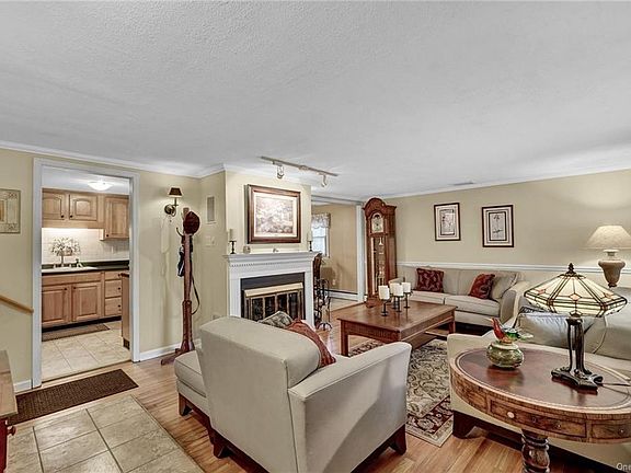 5th image of 73 Hudson Dr