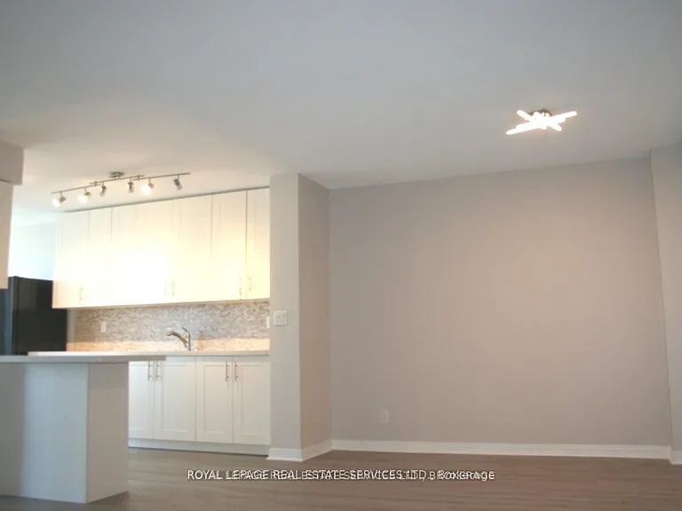 1 Aberfoyle Cres #1109 — Photo 21